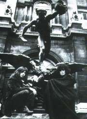 statue.jpg (10180 bytes)